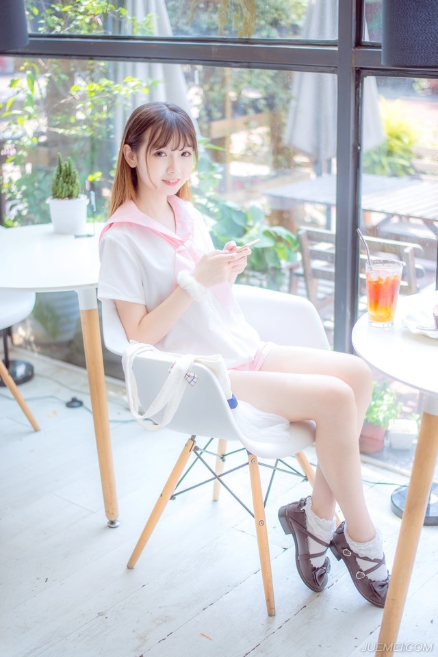 勤奋是一条神奇的线，用它可以串起无数知识的珍珠。——佚名